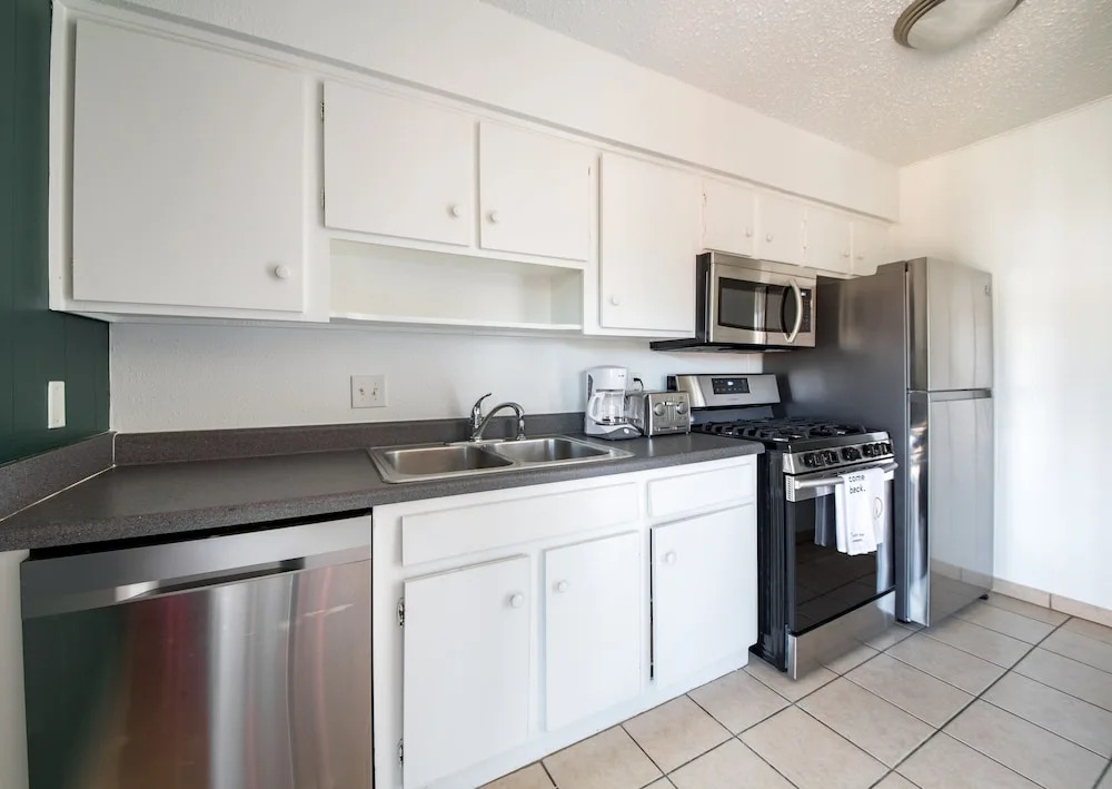 WanderJaunt - West Campus Apartments