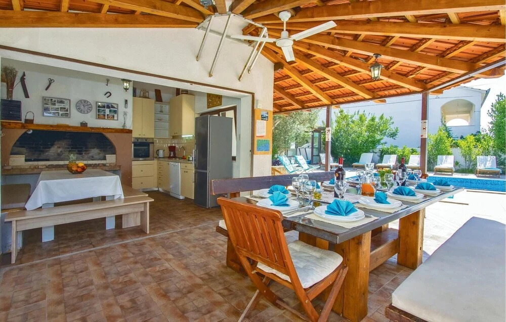 Cozy Home In Okrug Gornji With Sauna