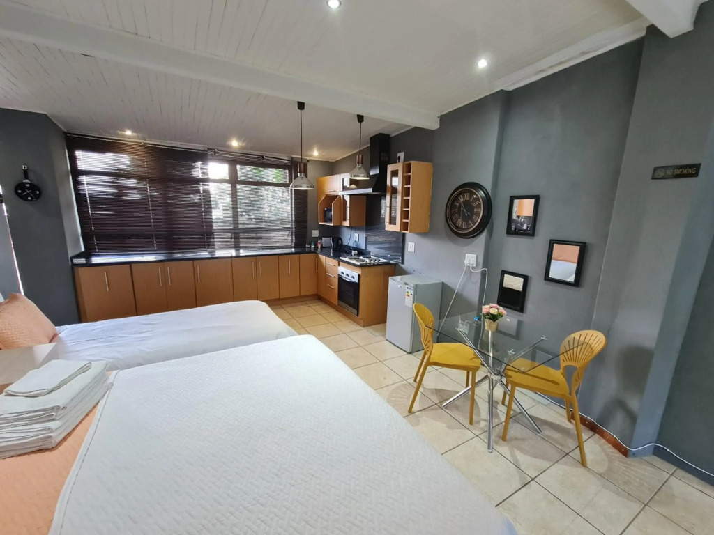 Mia Hills guest house