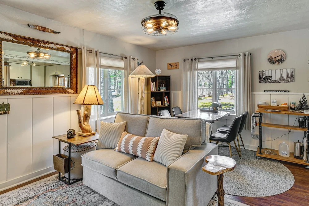 Family-friendly Cabin: Walk to Lake Access!