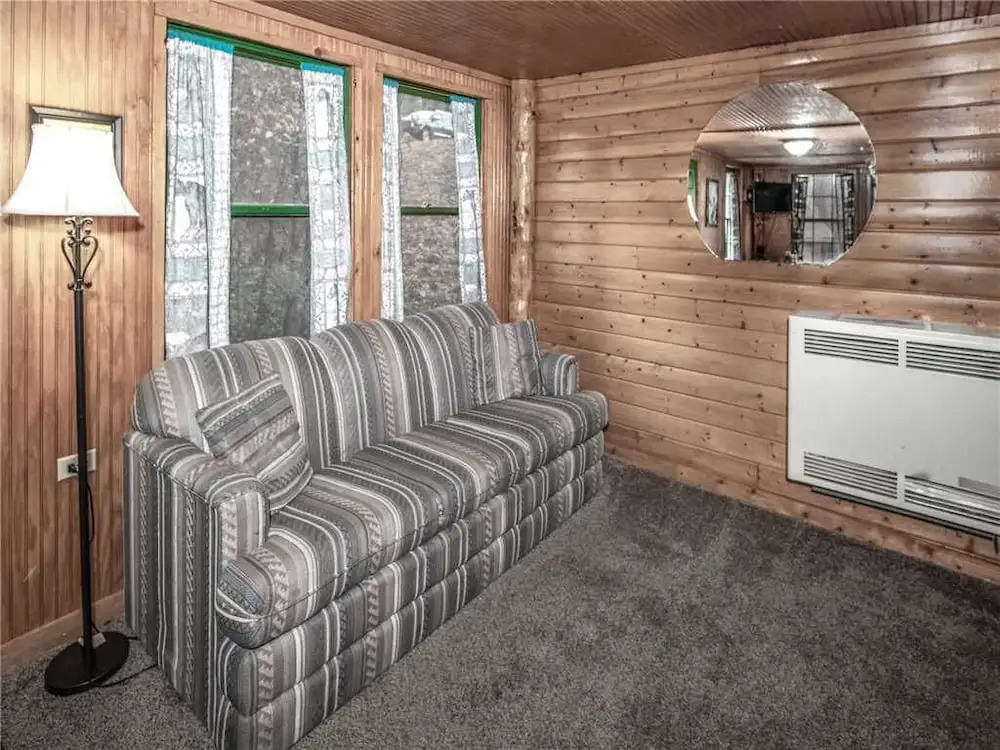 Bear Den, 3 Bedrooms, Front Porch, Midtown, Sleeps 7