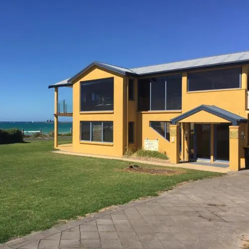 Horizons Beachfront Apartment