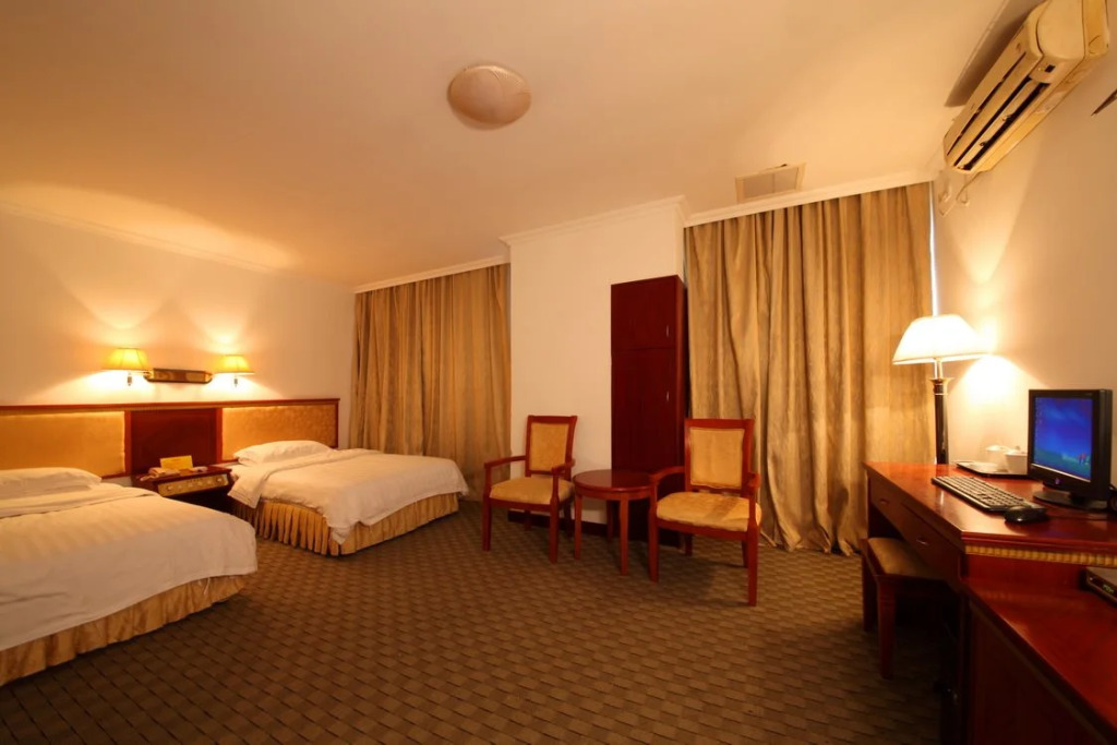 Bao Li Feng Hotel