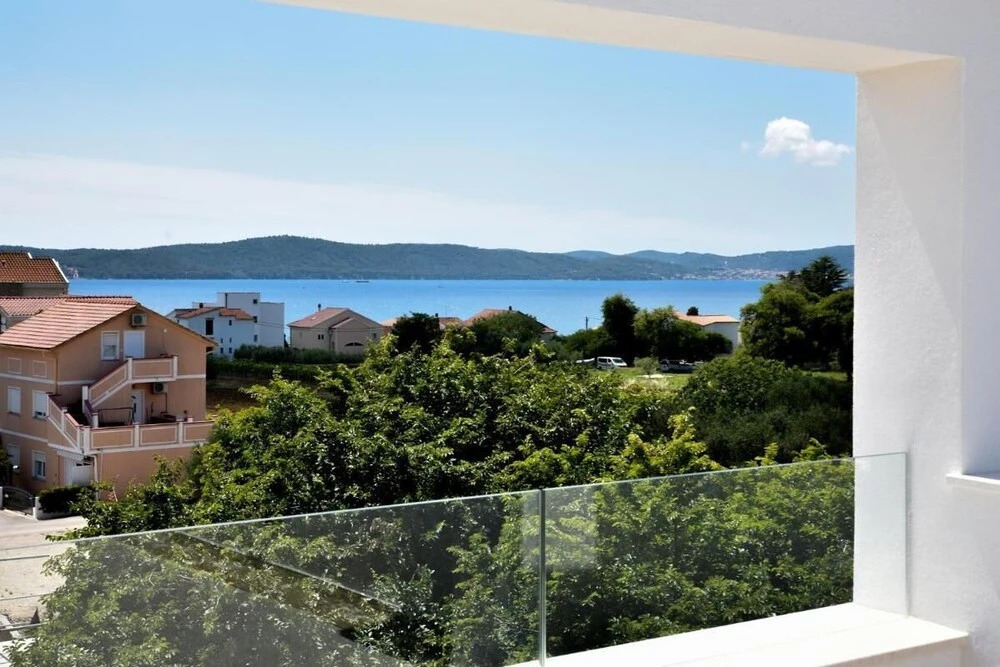 Villa La Perla with pool