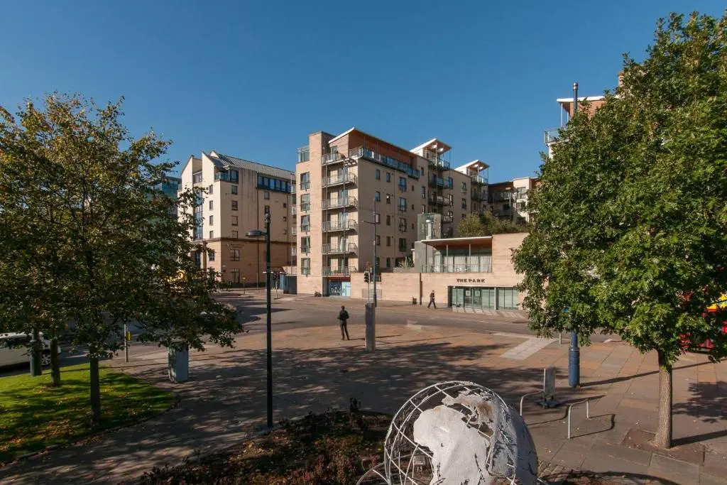 379 Luxury 3 Bedroom City Centre Apartment With Private Parking and Lovely Views Over Arthur s Seat