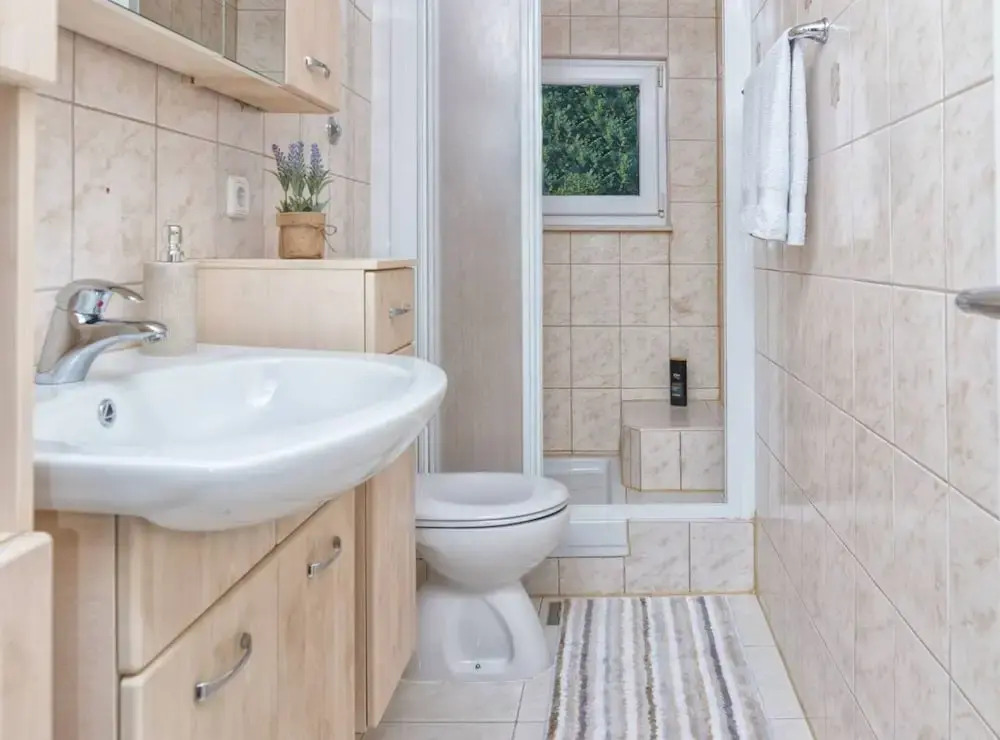 Hidden Gem Holiday Home With Pool in Kastel Stafilic