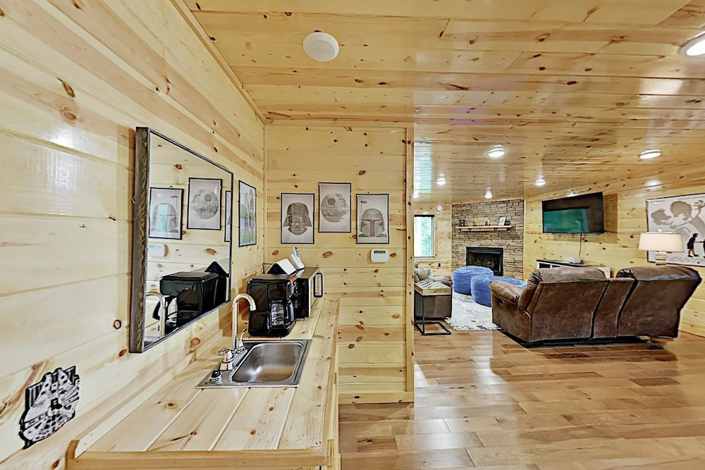 Lakpowpa 6 Bedroom Cabin
