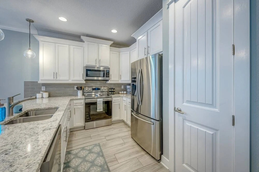 Sun-splashed Luxe Townhome - Walk to the Sand