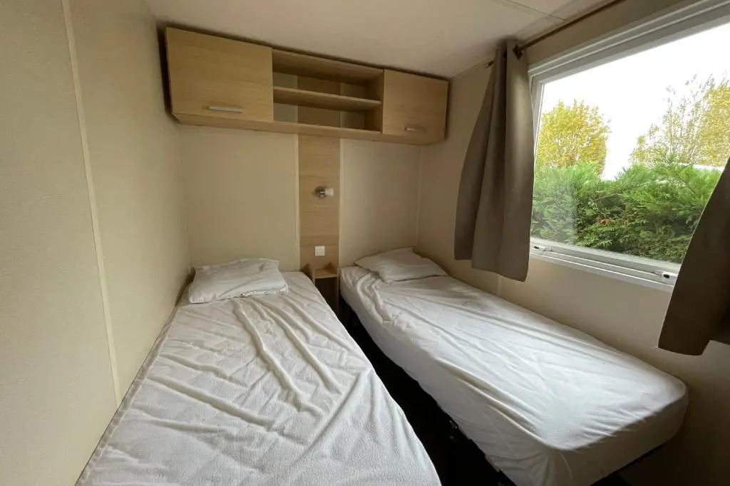 Mobile home in a campsite with swimming pool in Marennes plage