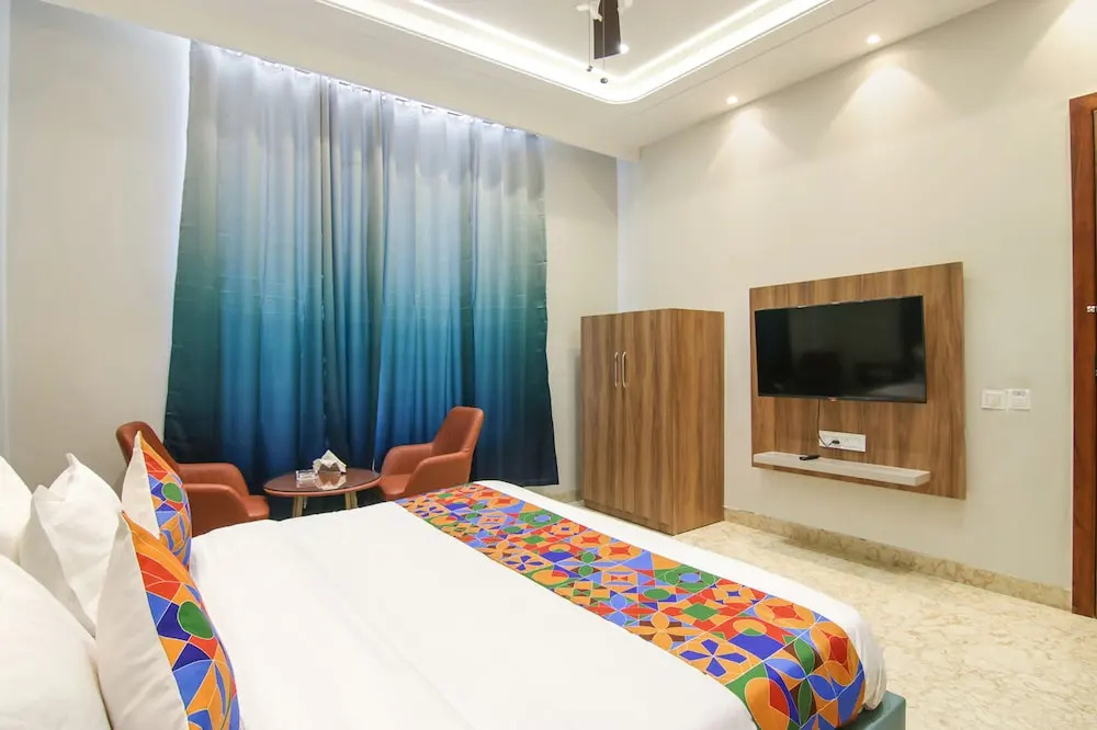 Fabhotel Prime Royal Court