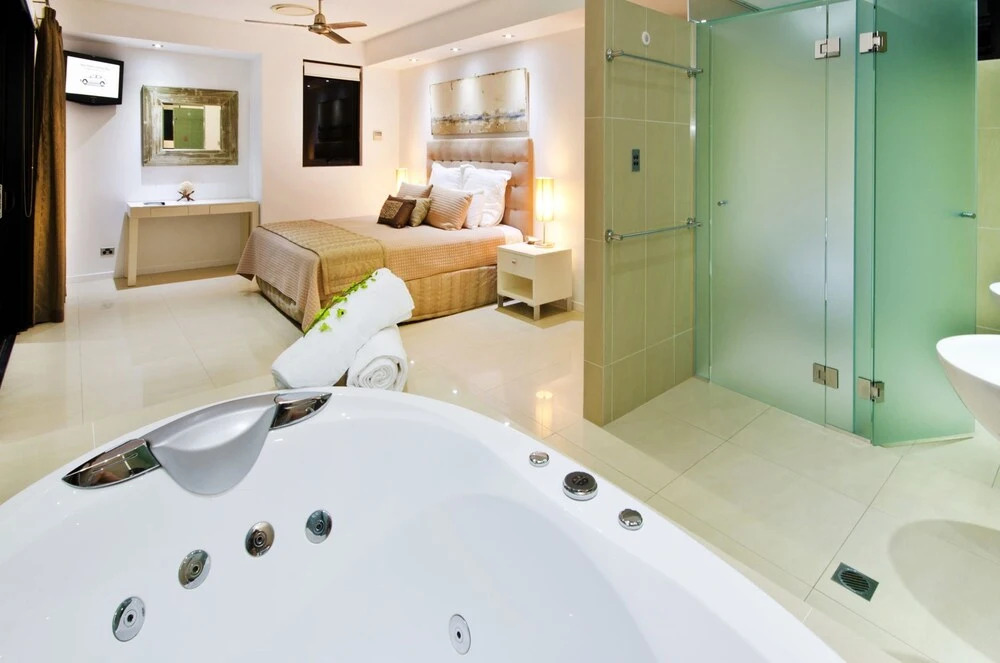 Villa 4 The Edge Oceanfront Deluxe 3 Bedroom Near Marina With Golf Bug