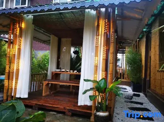 Qingshen Zhujian Guesthouse