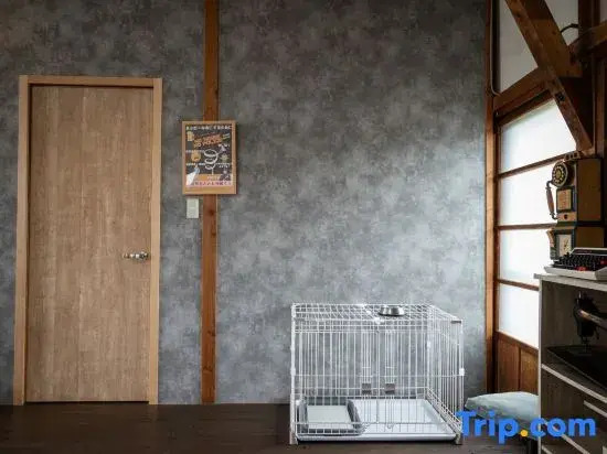 Tsuru Base