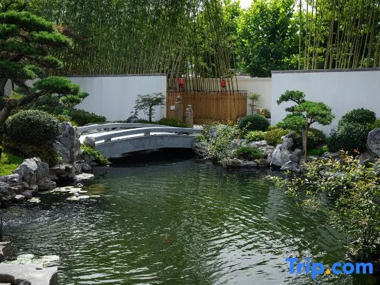 Jiuyan Bird's Nest Hotel