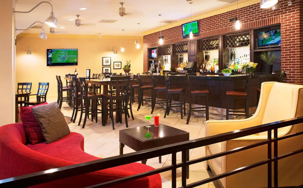 Grand Laurel Hotel