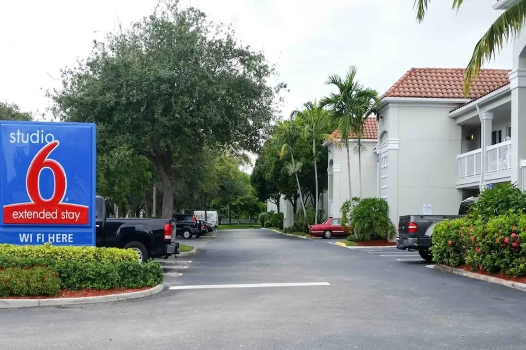 Studio 6 Extended Stay - West Palm Beach, FL