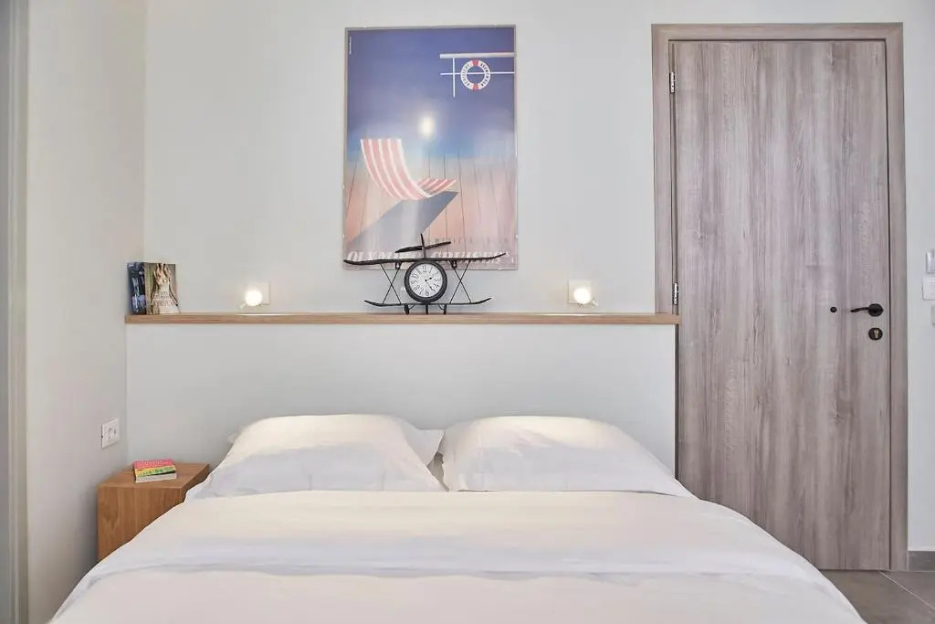 Live in a funky & renovated studio near Acropolis
