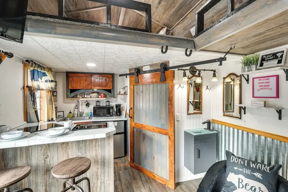 Cozy Tiny Cabin Near Mount Rushmore!