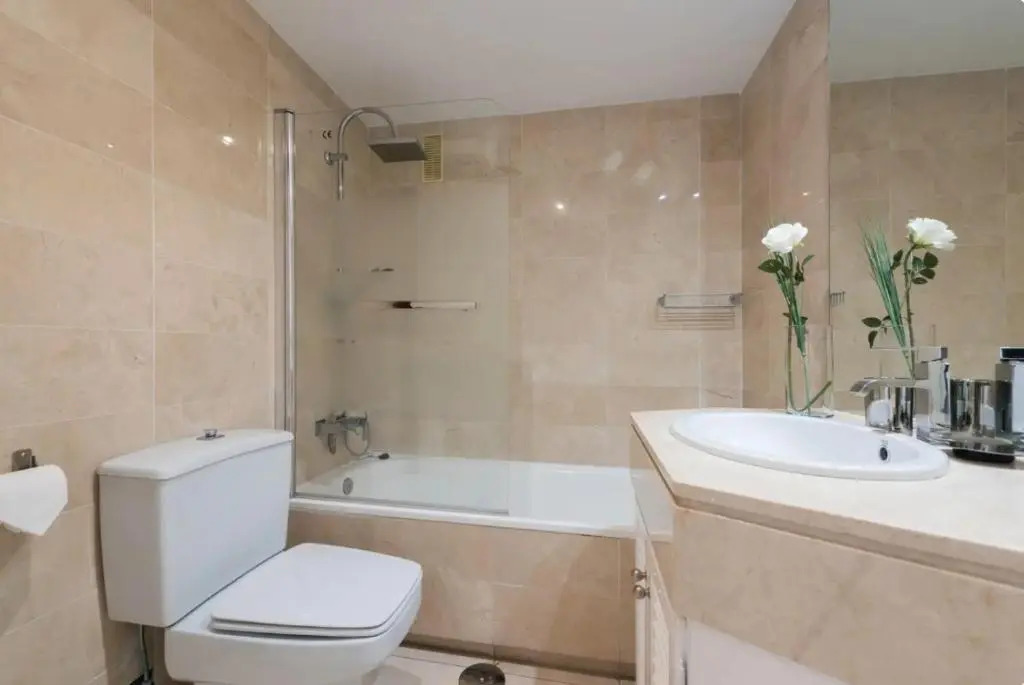 Charming 2 Bedroom Trocadero Arena area