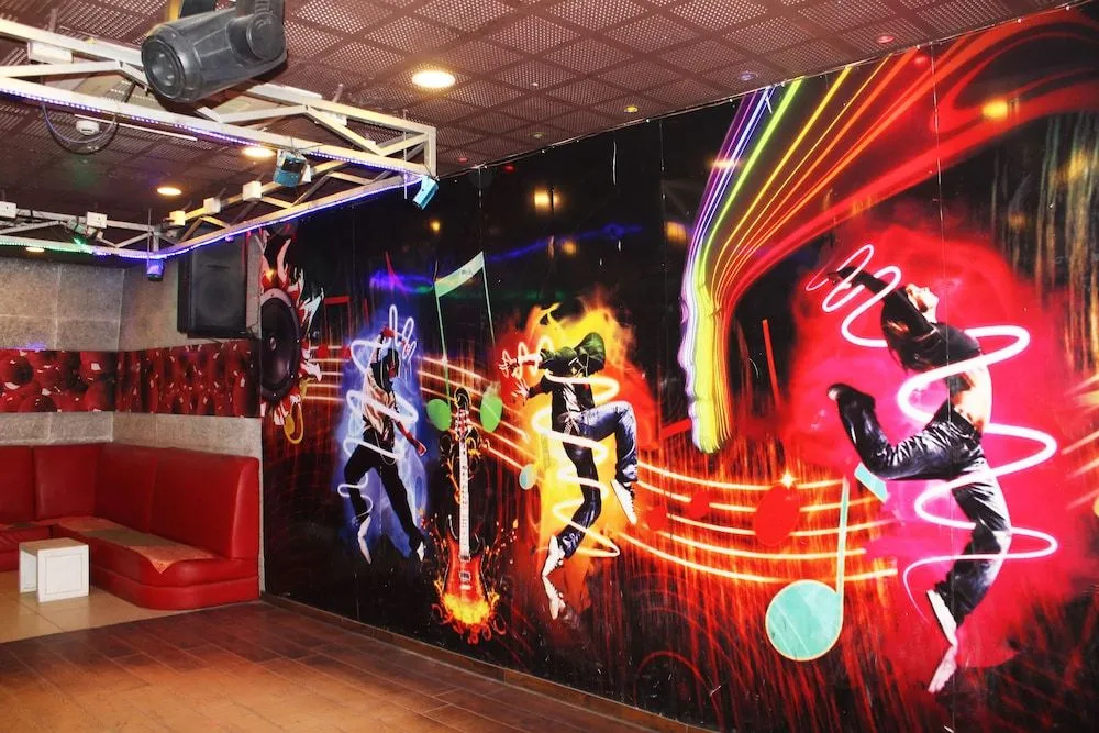 TGI Apple Inn