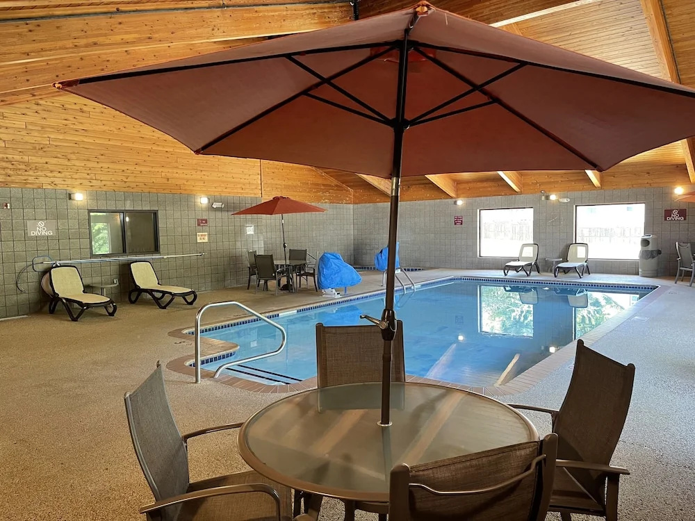 Nichols Inn & Suites