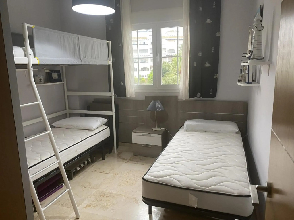 2091- Apt close from all amenities