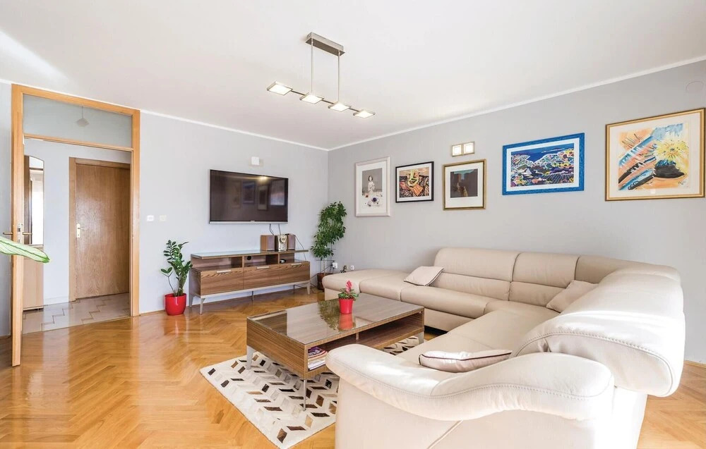 Nice Apartment in Rijeka With Wifi and 3 Bedrooms