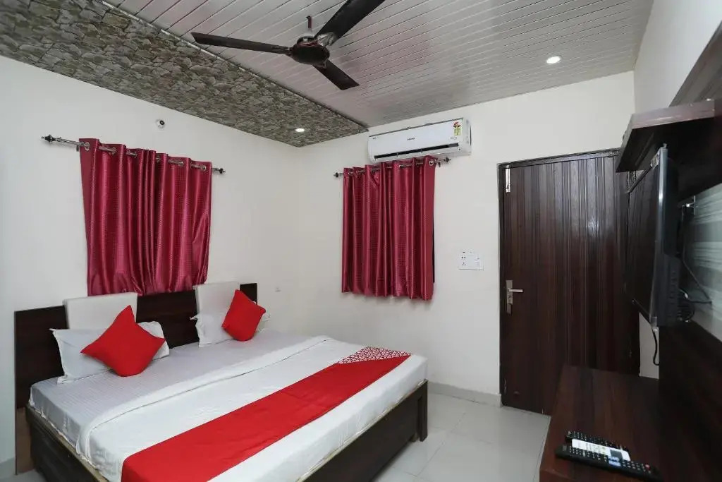 Oyo 39767 Hotel Av Plaza