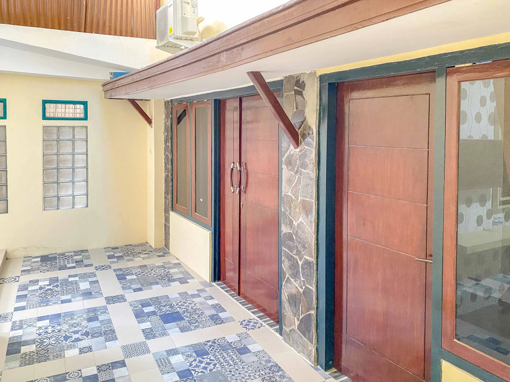 Tinis Guest House Malang Mitra RedDoorz
