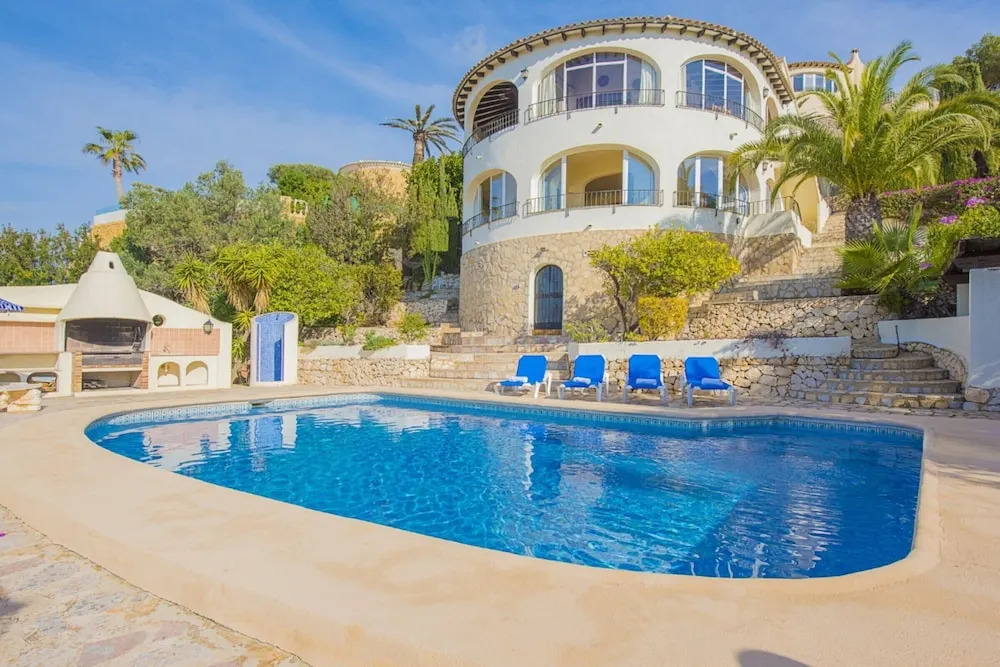 Villa - 5 Bedrooms with Pool, WiFi and Sea views - 104968
