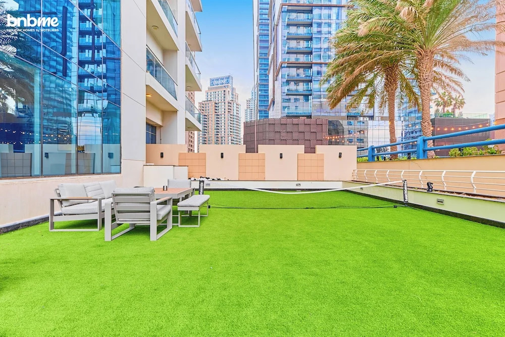 bnbme - Emirates Crown - 2BR & Maid Room