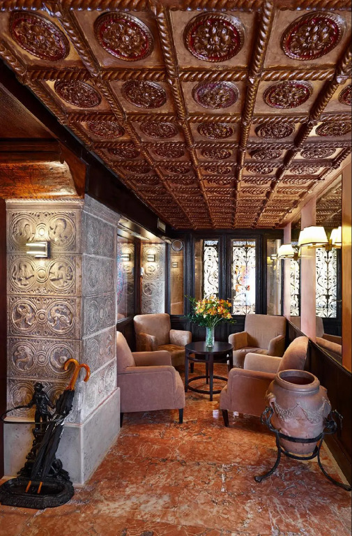 Hotel Saturnia & International