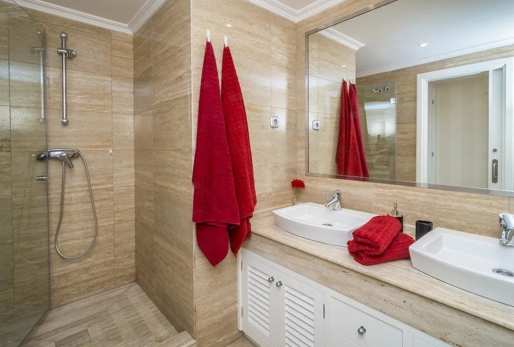 HB First beach line apartment in Hacienda beach Roomservice
