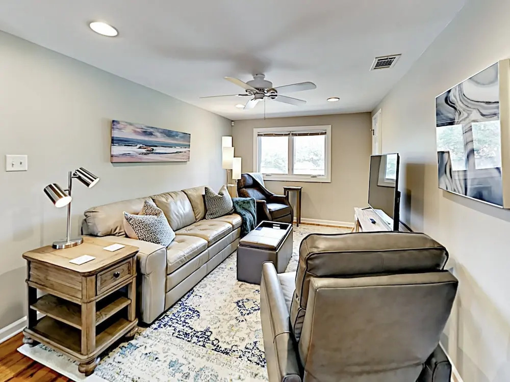 New Listing! 2 Amazing Units, Walk To Forsyth Park 4 Bedroom Duplex
