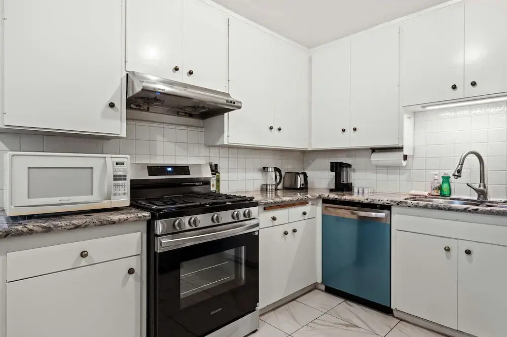 Cozy Pasadena Home Steps From Rose Bowl w Parking