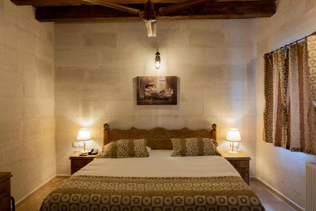 Elite Cave Suites