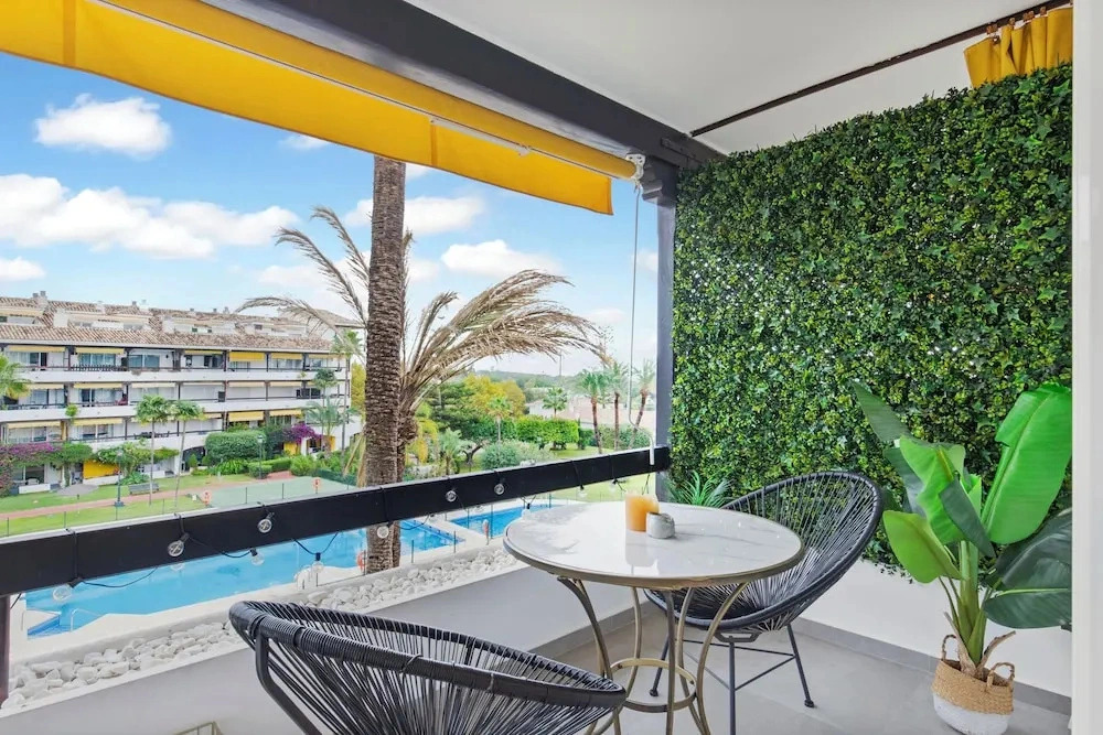 Golden Mile Lux Sea View Suite & Balcony
