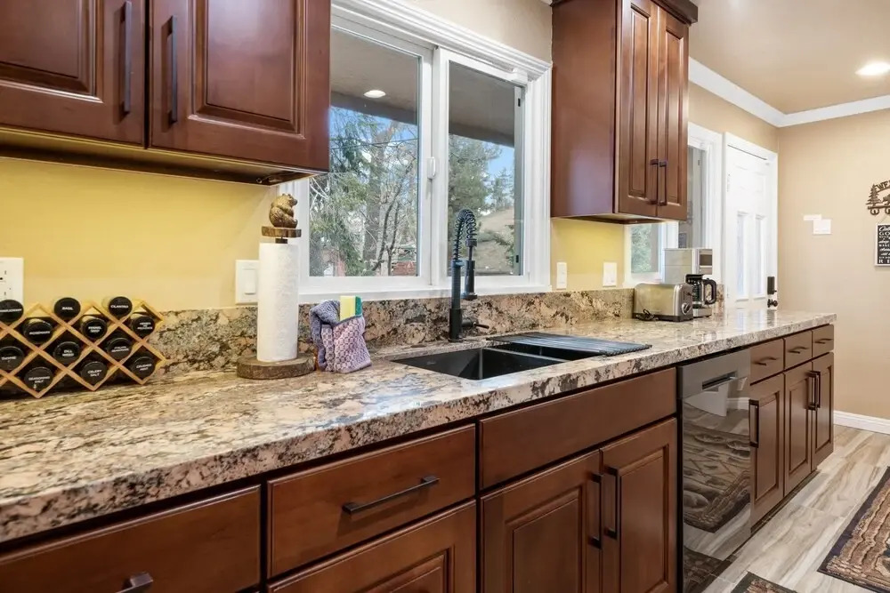 31 - Serenity Pines 4 Bedroom Home by Redawning