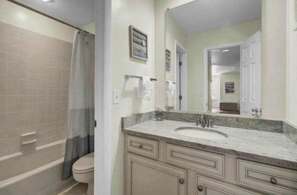 401 Yacht by Avantstay Marina View, Pool, Porch