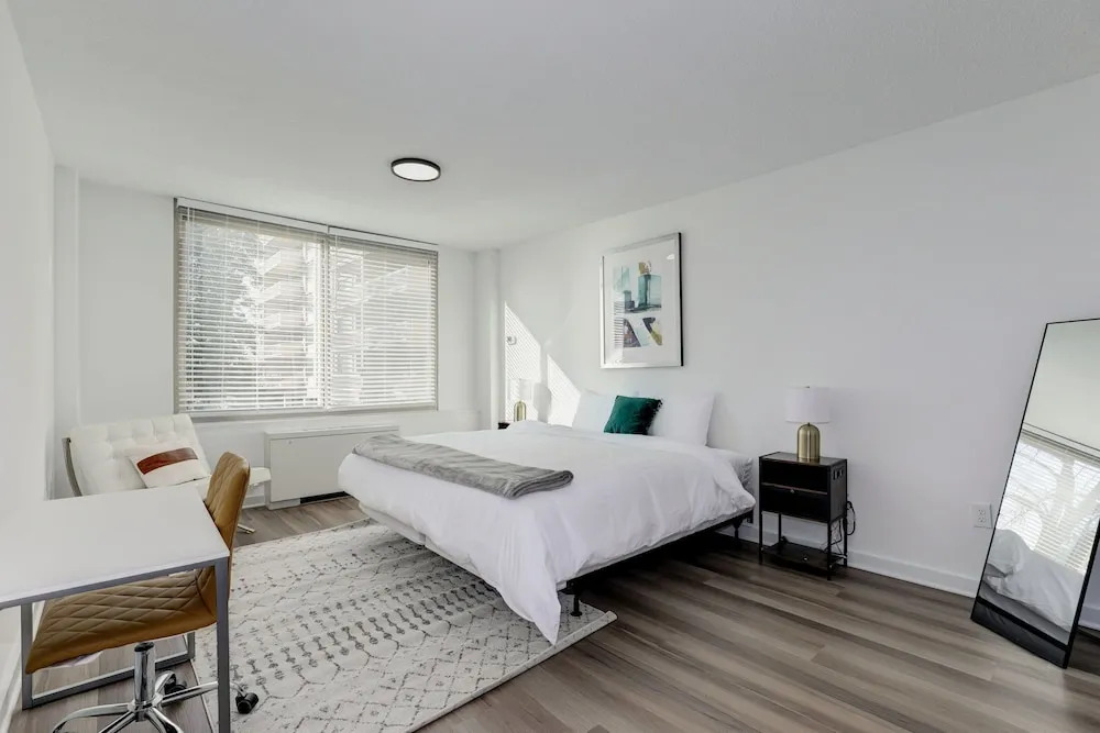 Arlington Modern Comfort Meets City Life