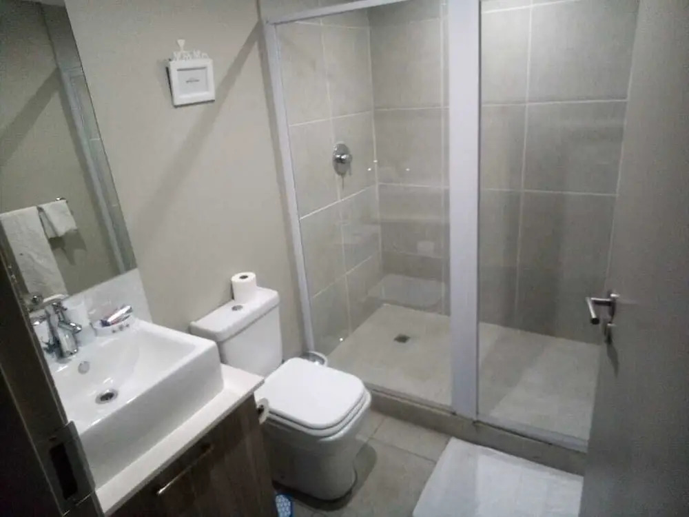 Lovely Rosebank 1-bedroom condo with pool & cinema