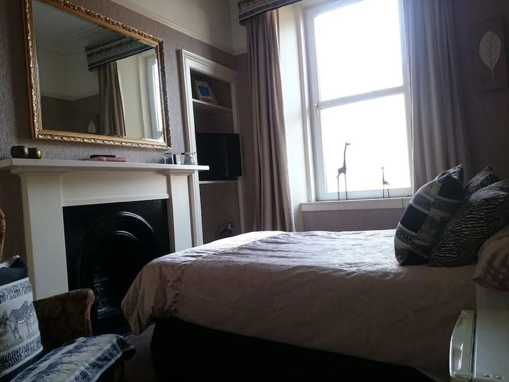 Albert Hotel