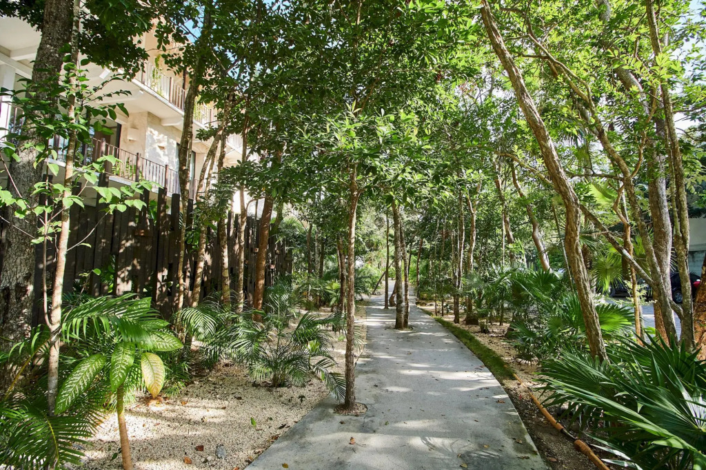 Stylish 2 Level 3 BR Penthouse Stunning Design Private Pool Sun Deck Best Wifi