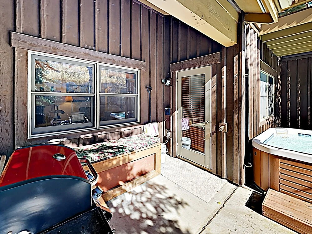 Alpine Haven W/ Private Hot Tub: Near Resorts 3 Bedroom Townhouse