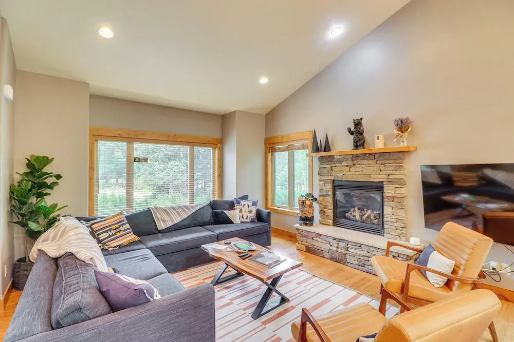 Pet-friendly Columbia Falls Home w/ Gas Grill!