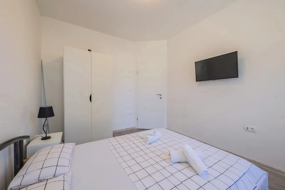 A 2 - Spacious apt on Seafront With the sea View