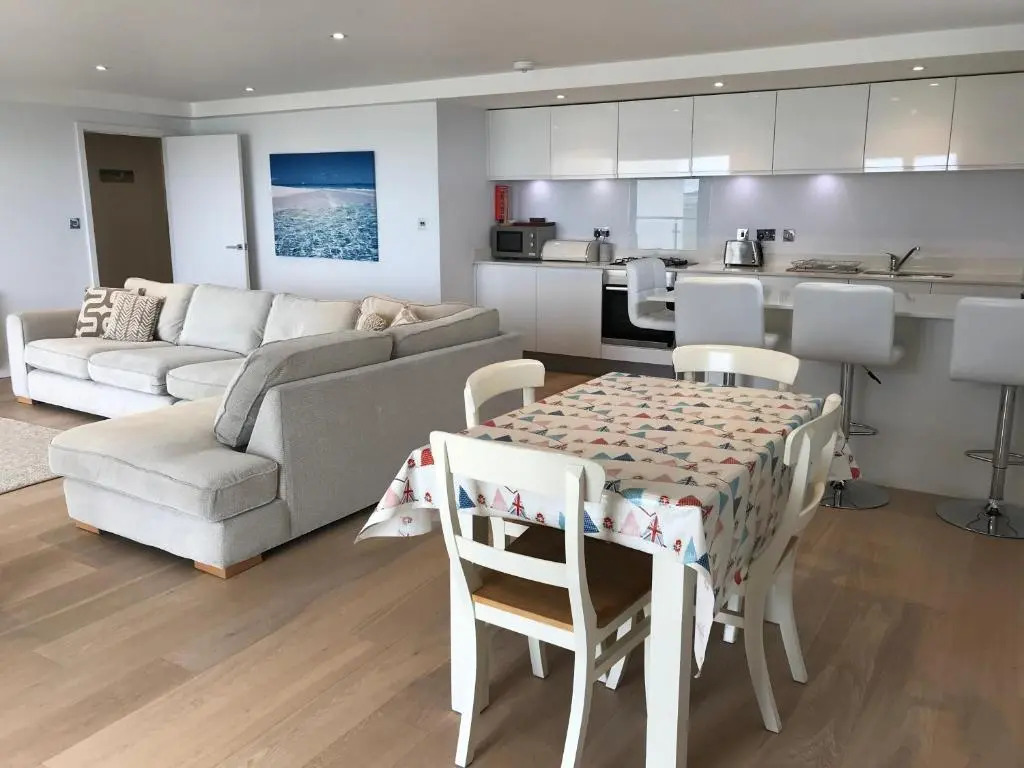 6 Ocean Gate apartment