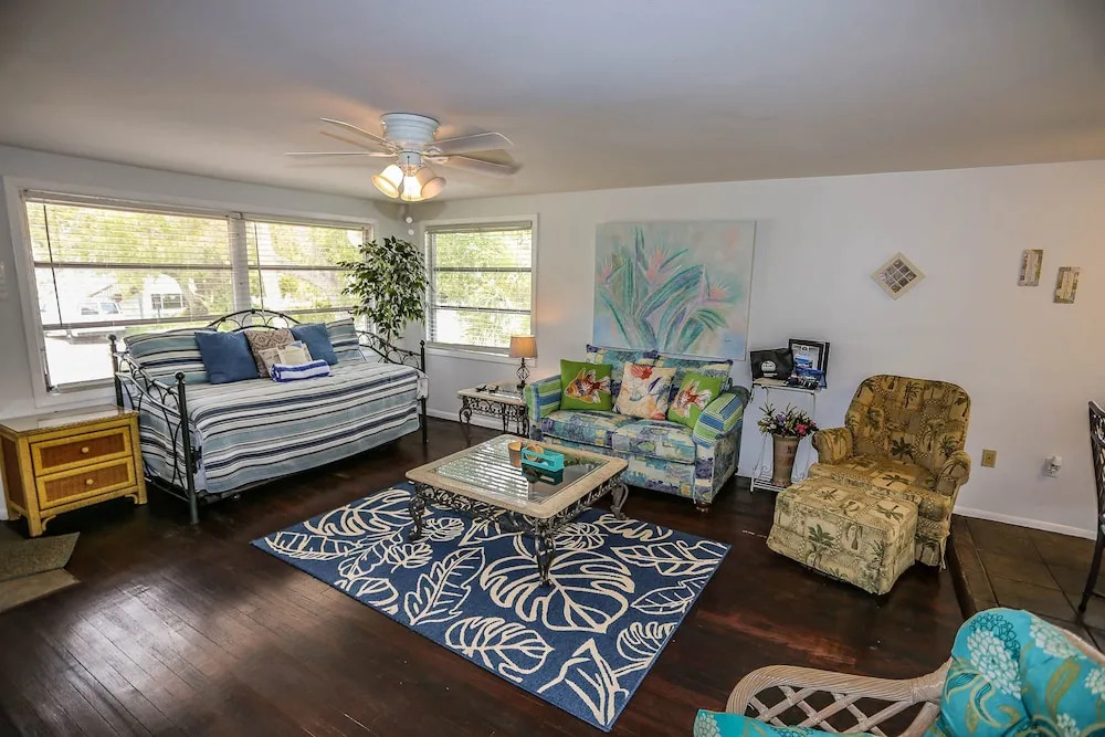 5481 Oak Ridge