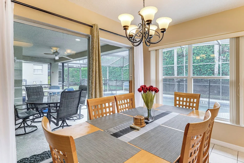 11 Mi to Disney! Family Haven w/ Poolside Oasis