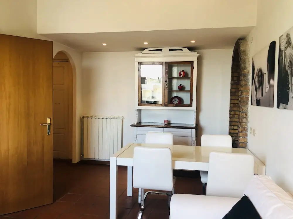 Hton 6 Flat rents Rome